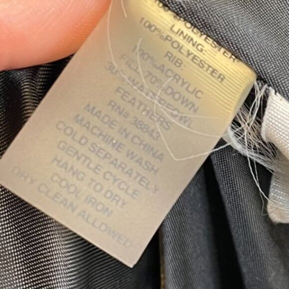 Minimalist | Tahari Down Mid-Length Black Puffer | Dramatic Collar Layering Sz M - Picture 11 of 12